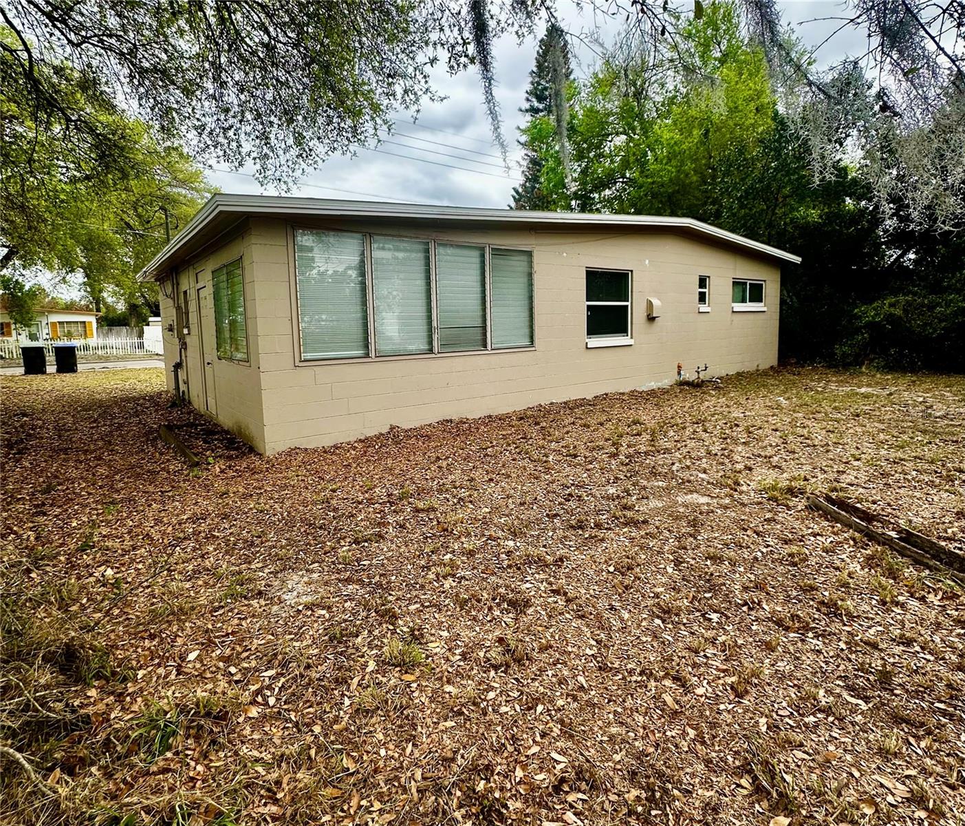 Image 13 of 13 For 1624 Queensway Road