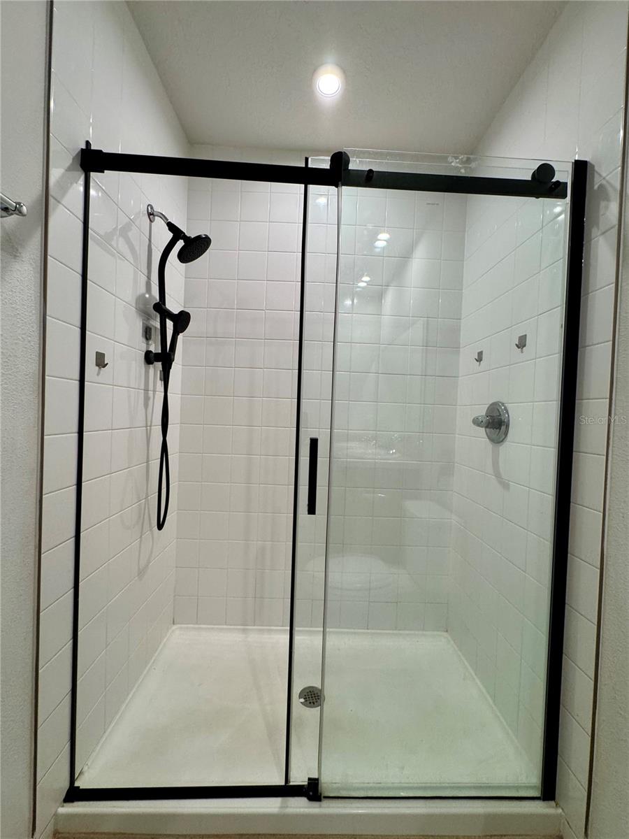 Image 16 of 23 For 217 Fiddlewood Court