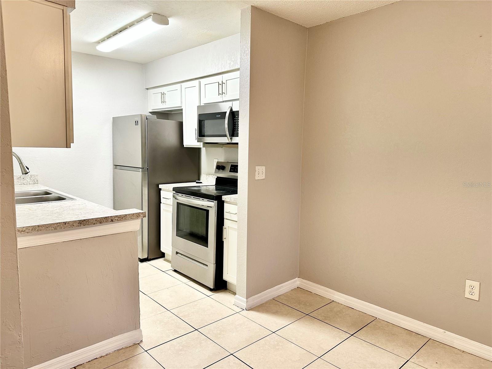 Image 4 of 14 For 5801 Windhover Drive A01