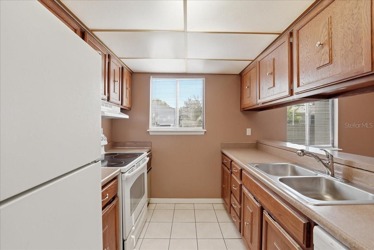 Image 5 of 16 For 1428 Oak Place C