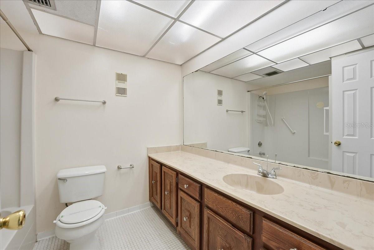 Image 9 of 16 For 1428 Oak Place C