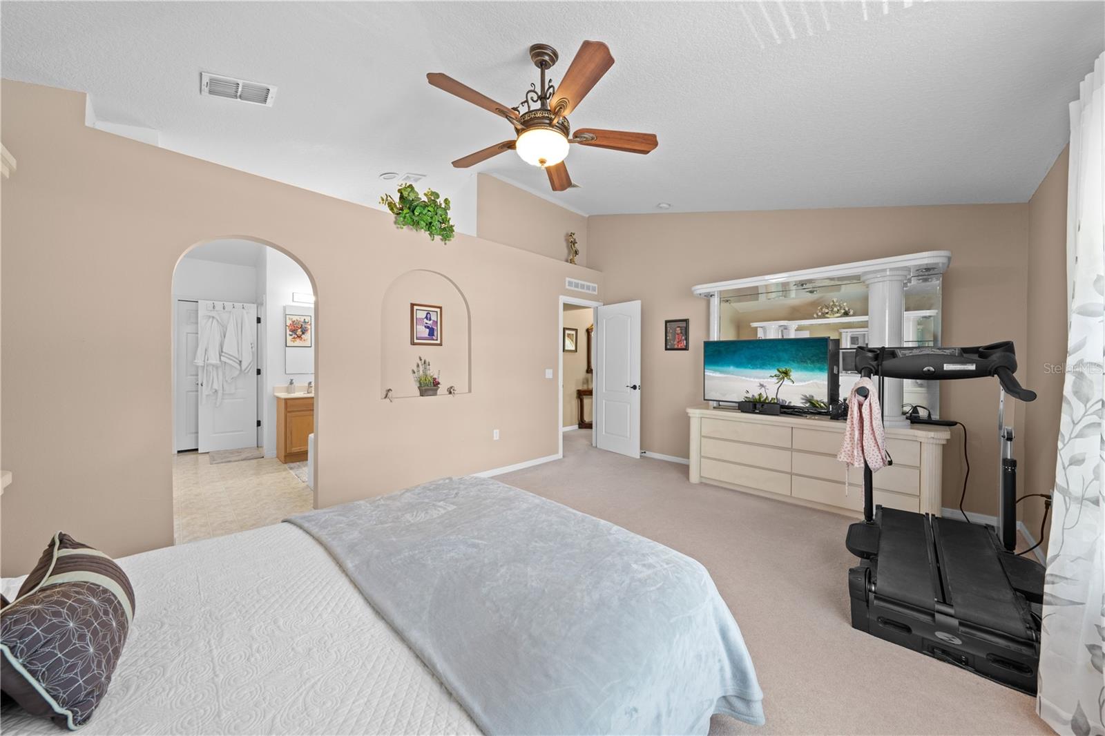 Image 44 of 75 For 6107 Waterfield Way