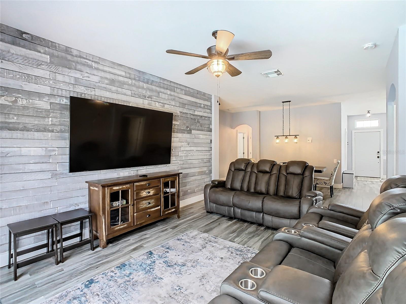 Image 22 of 67 For 8050 King Palm Circle