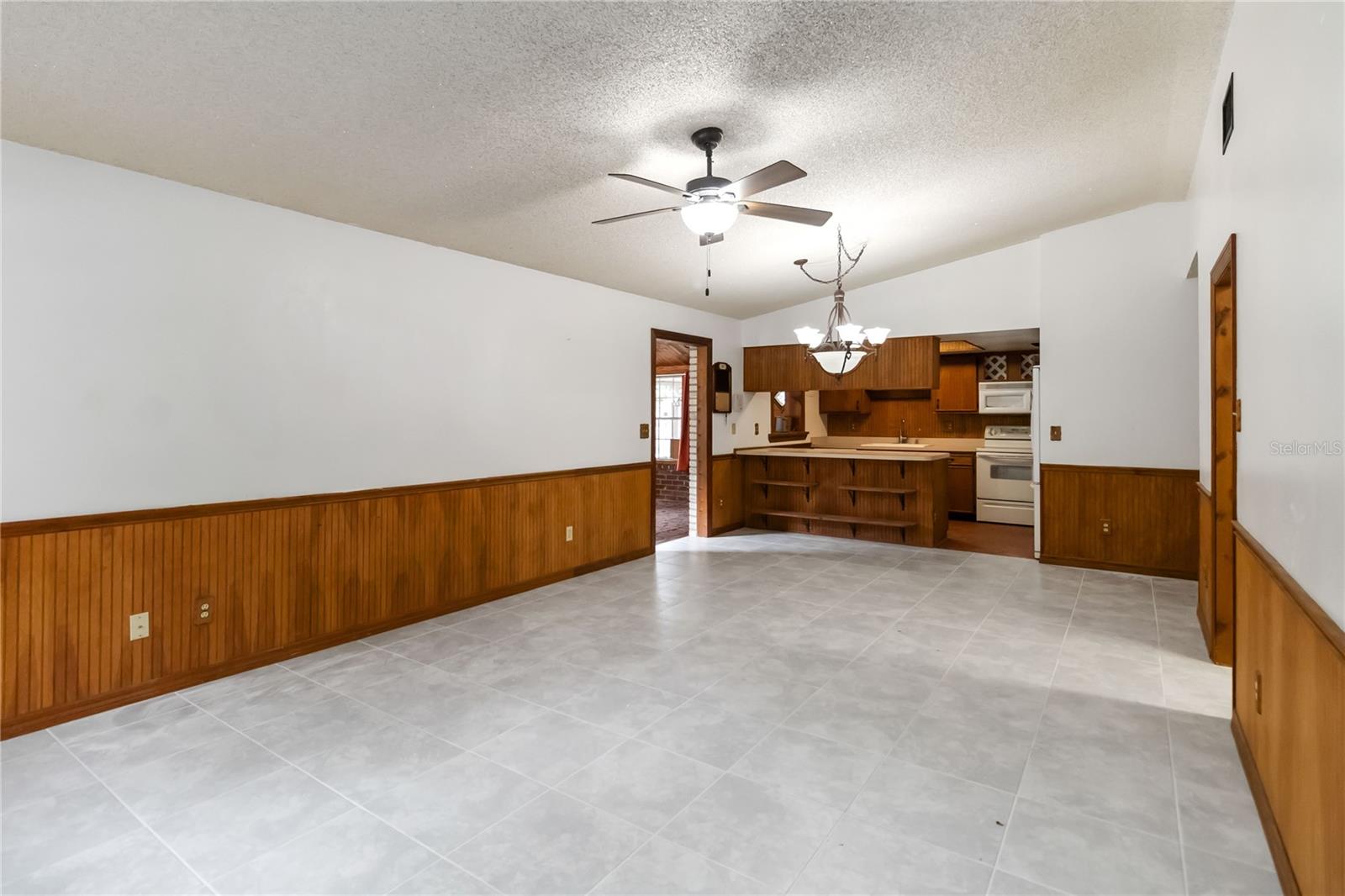 Listing photo id 8 for 9410 7th Avenue