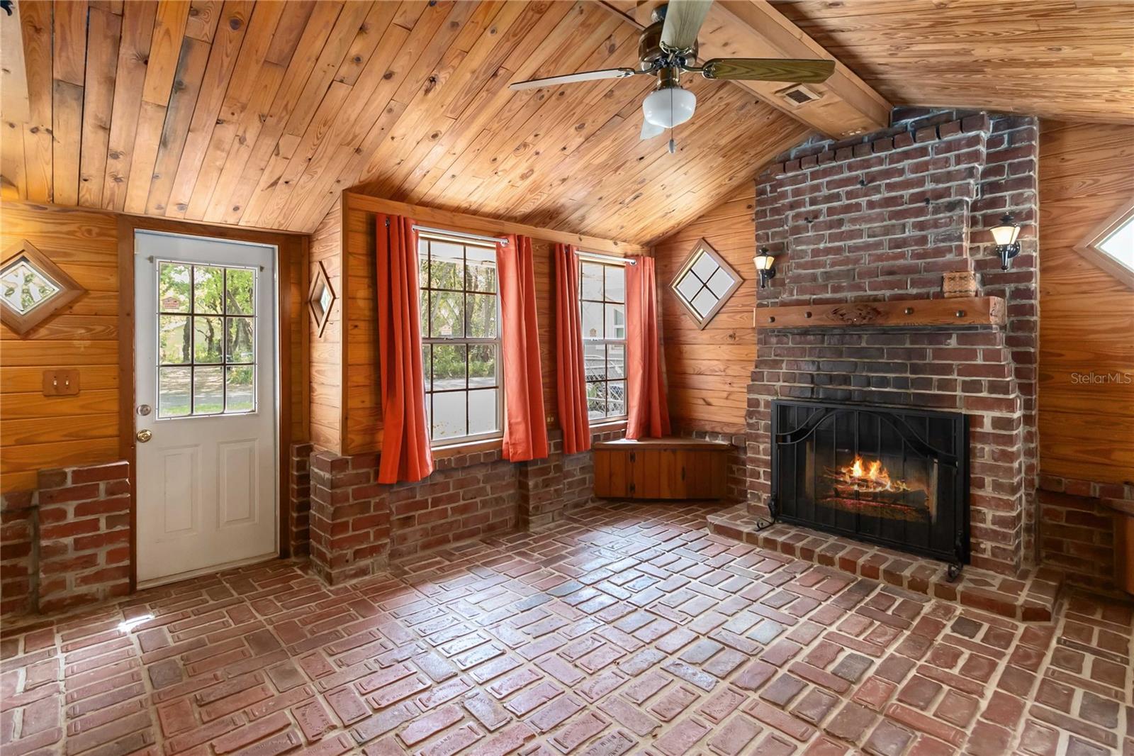 Listing photo id 9 for 9410 7th Avenue