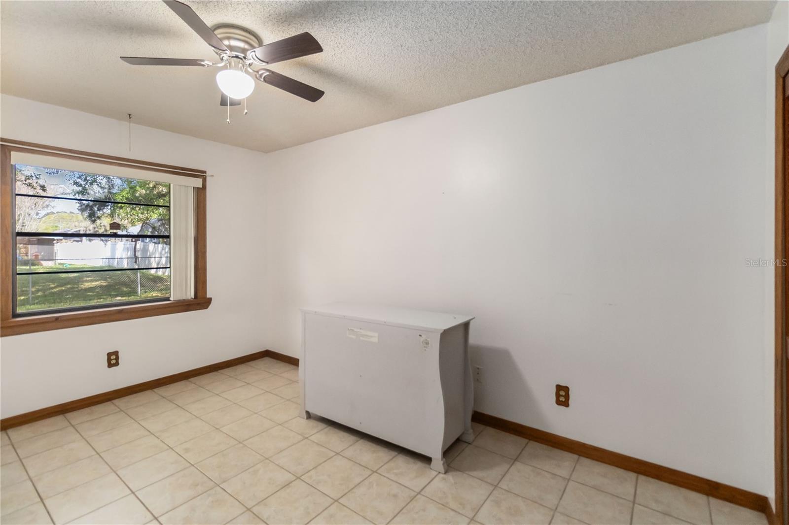 Listing photo id 11 for 9410 7th Avenue