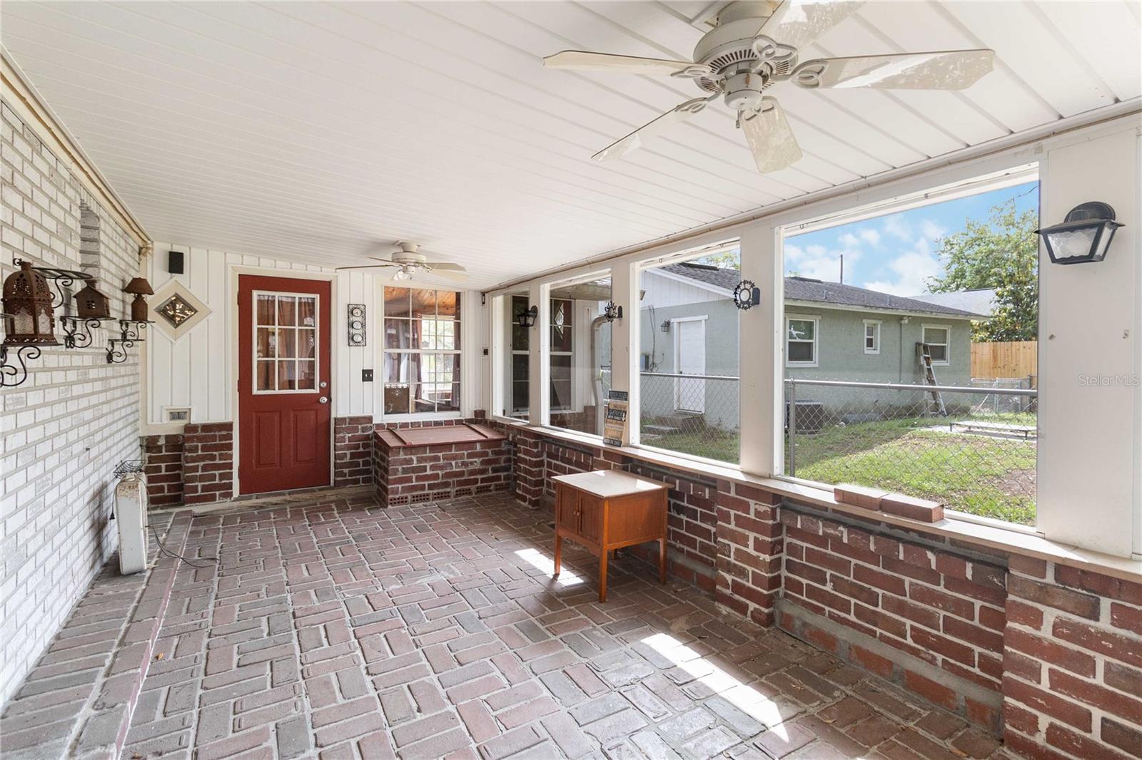 Listing photo id 12 for 9410 7th Avenue