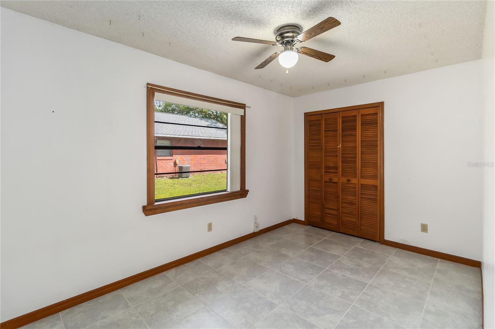 Listing photo id 14 for 9410 7th Avenue