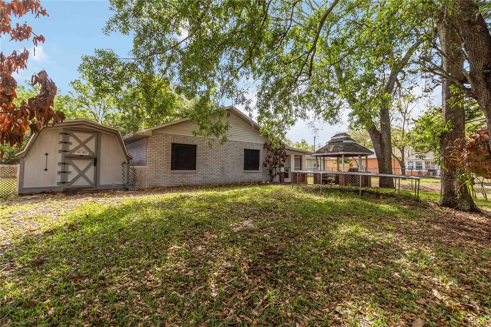 Listing photo id 0 for 9410 7th Avenue