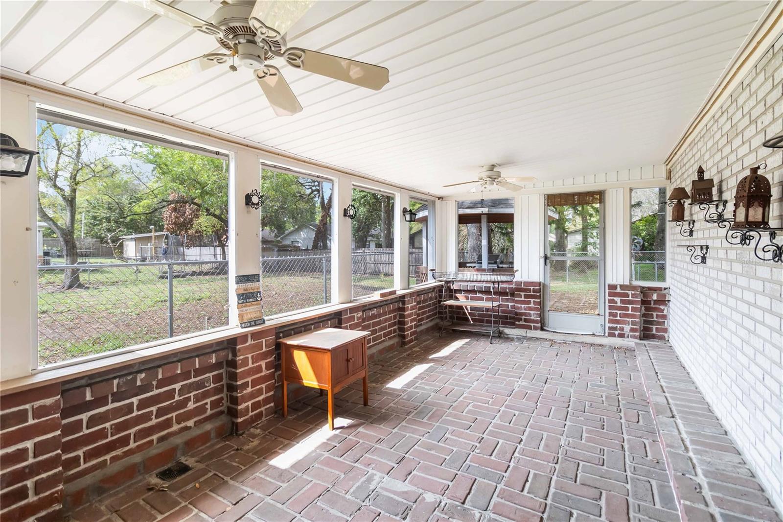 Listing photo id 19 for 9410 7th Avenue