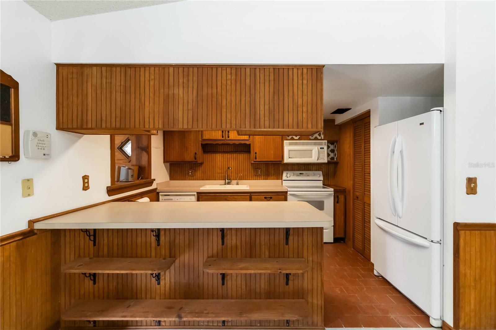 Listing photo id 24 for 9410 7th Avenue