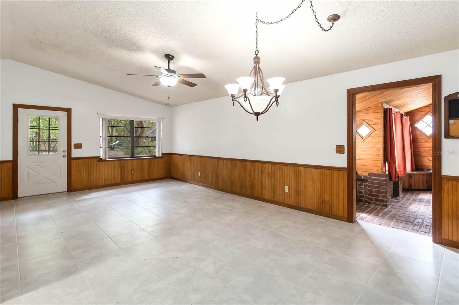 Listing photo id 28 for 9410 7th Avenue