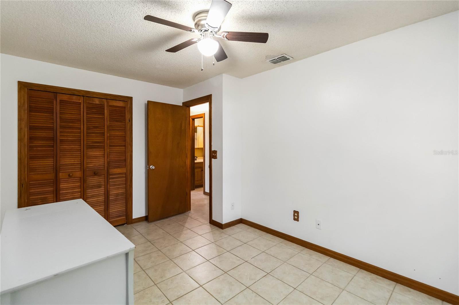 Listing photo id 32 for 9410 7th Avenue