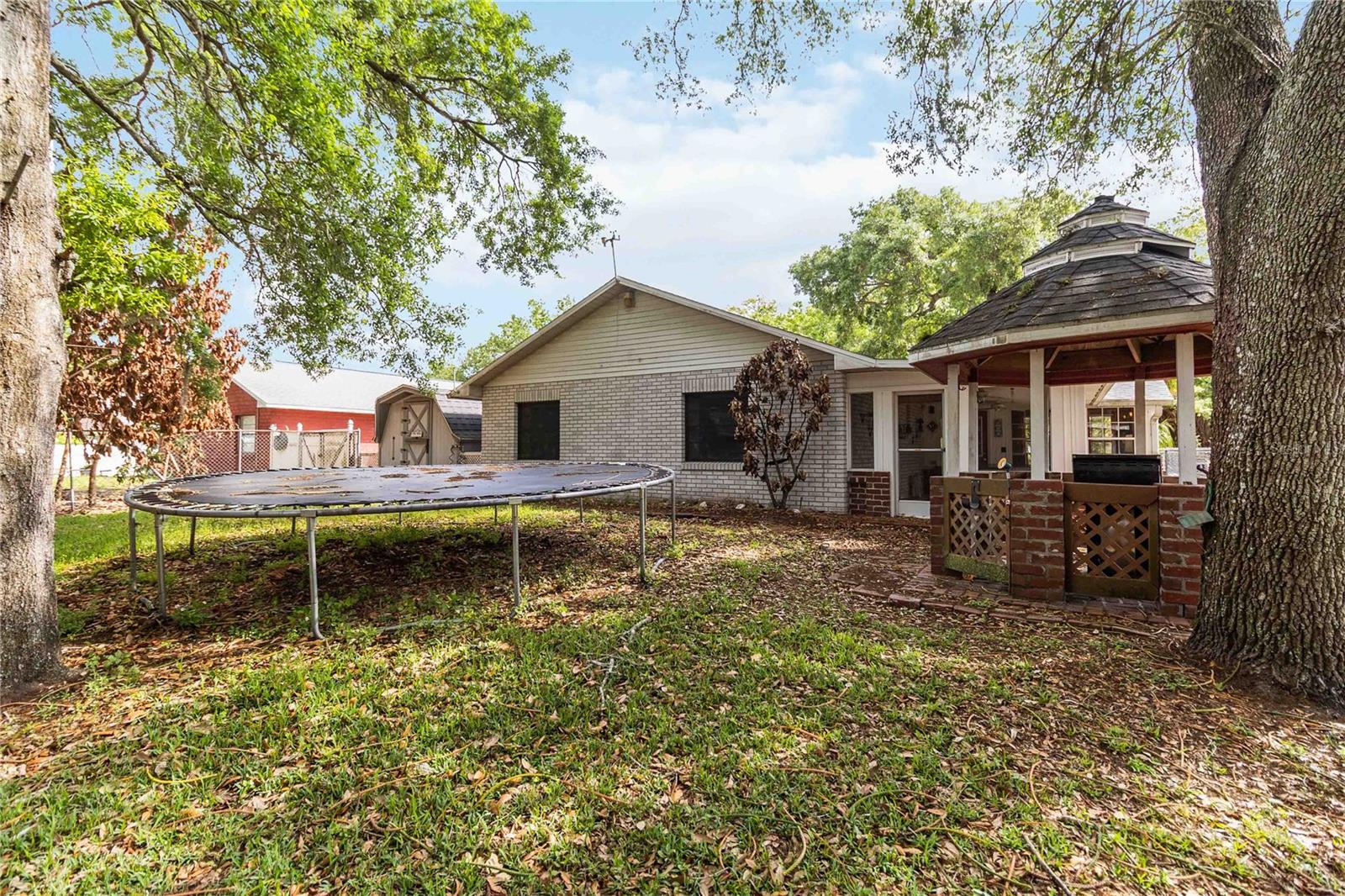 Listing photo id 2 for 9410 7th Avenue