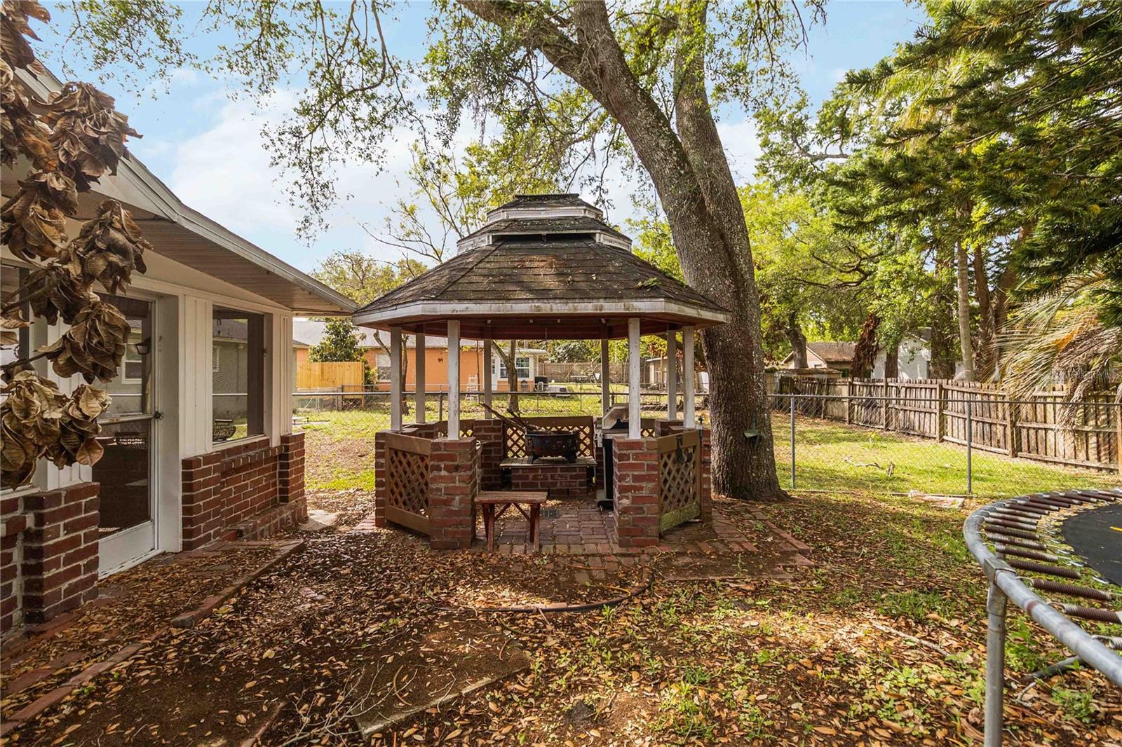 Listing photo id 3 for 9410 7th Avenue