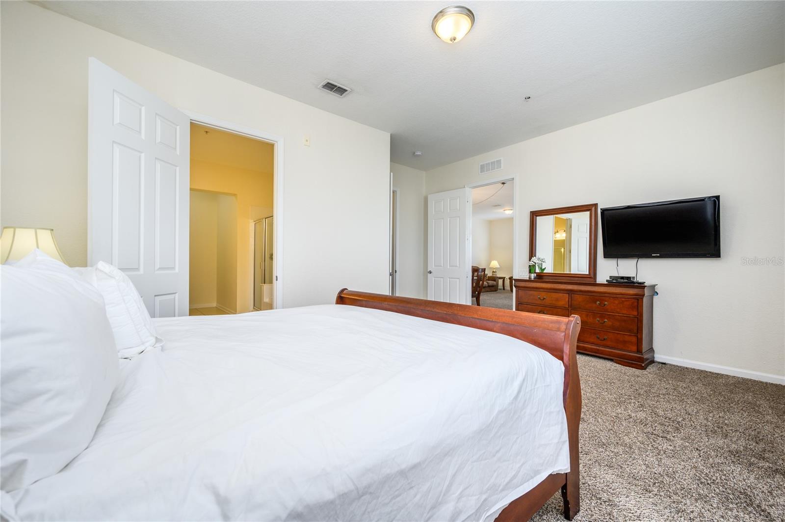 Image 32 of 53 For 4804 Cayview Avenue 407