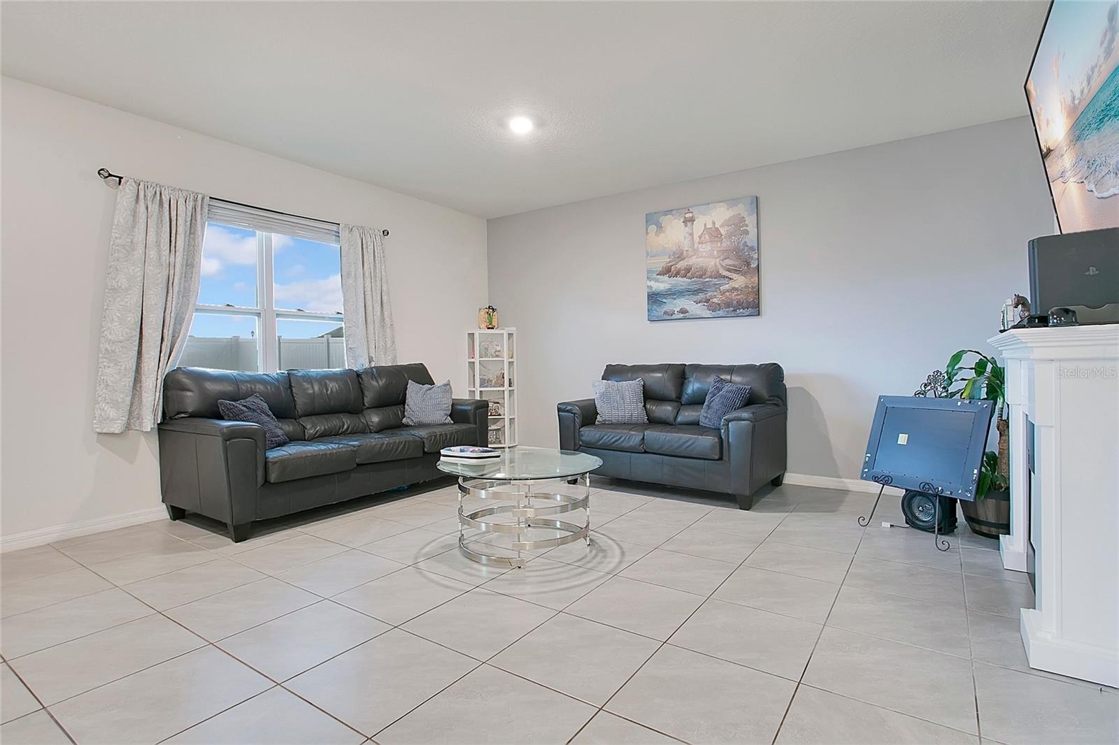 Image 4 of 31 For 3676 Scarlett Oak Drive