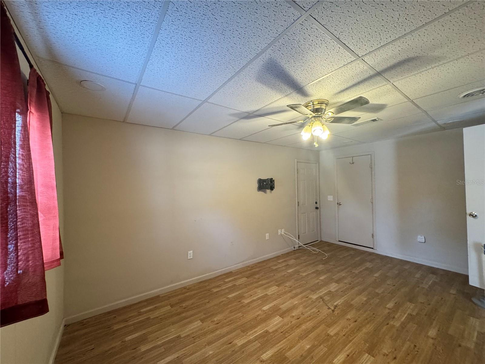 Image 6 of 8 For 446 Theresa Court