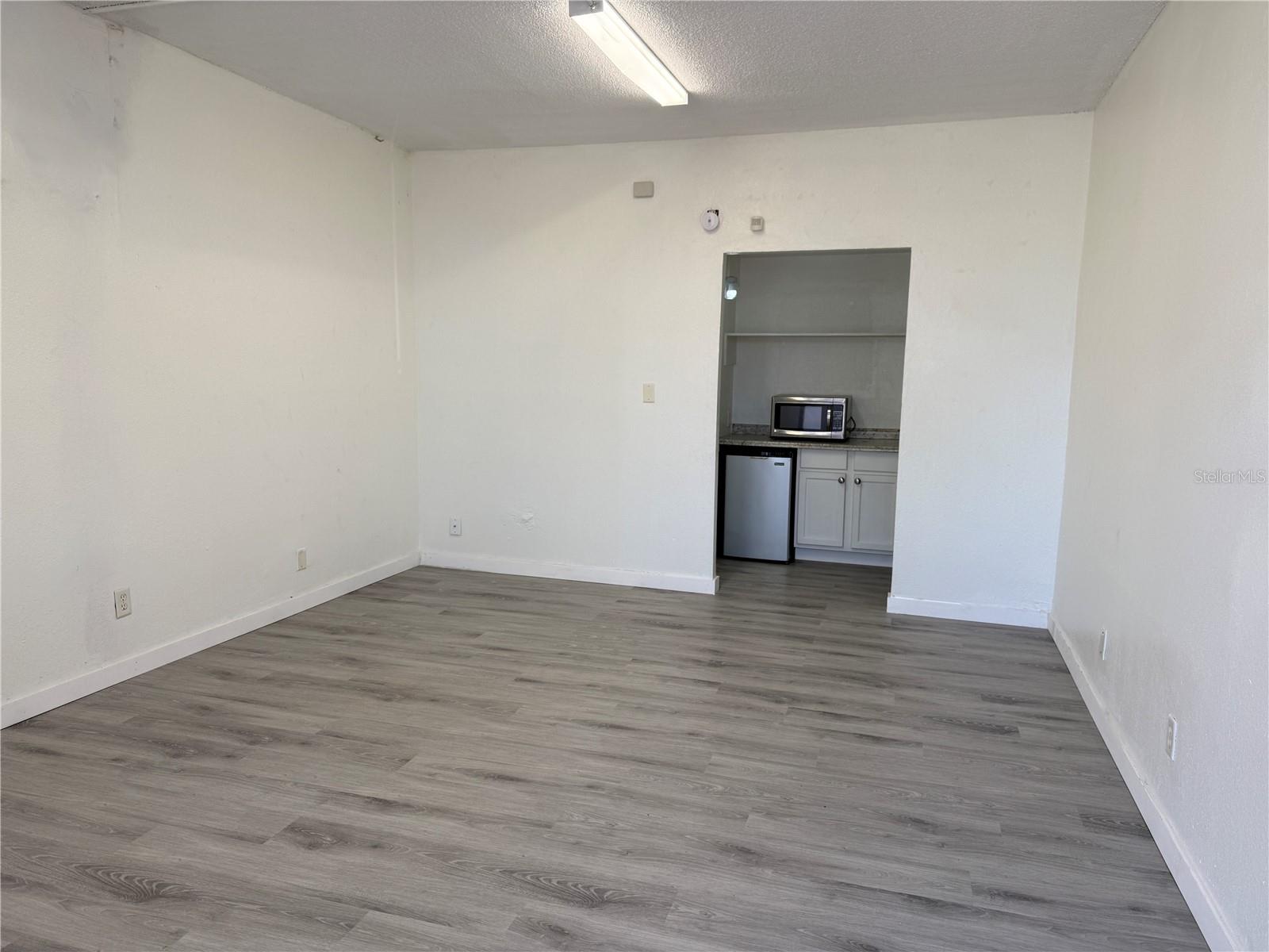 Image 3 of 5 For 8421 Orange Blossom Trail 241