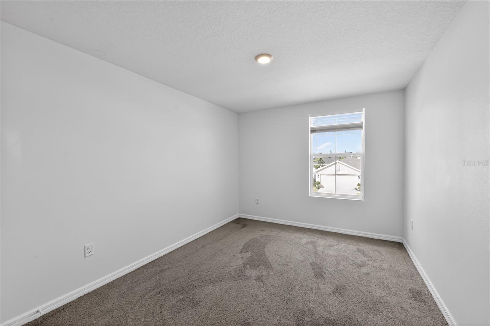 Image 10 of 19 For 439 Sunlit Coral Street