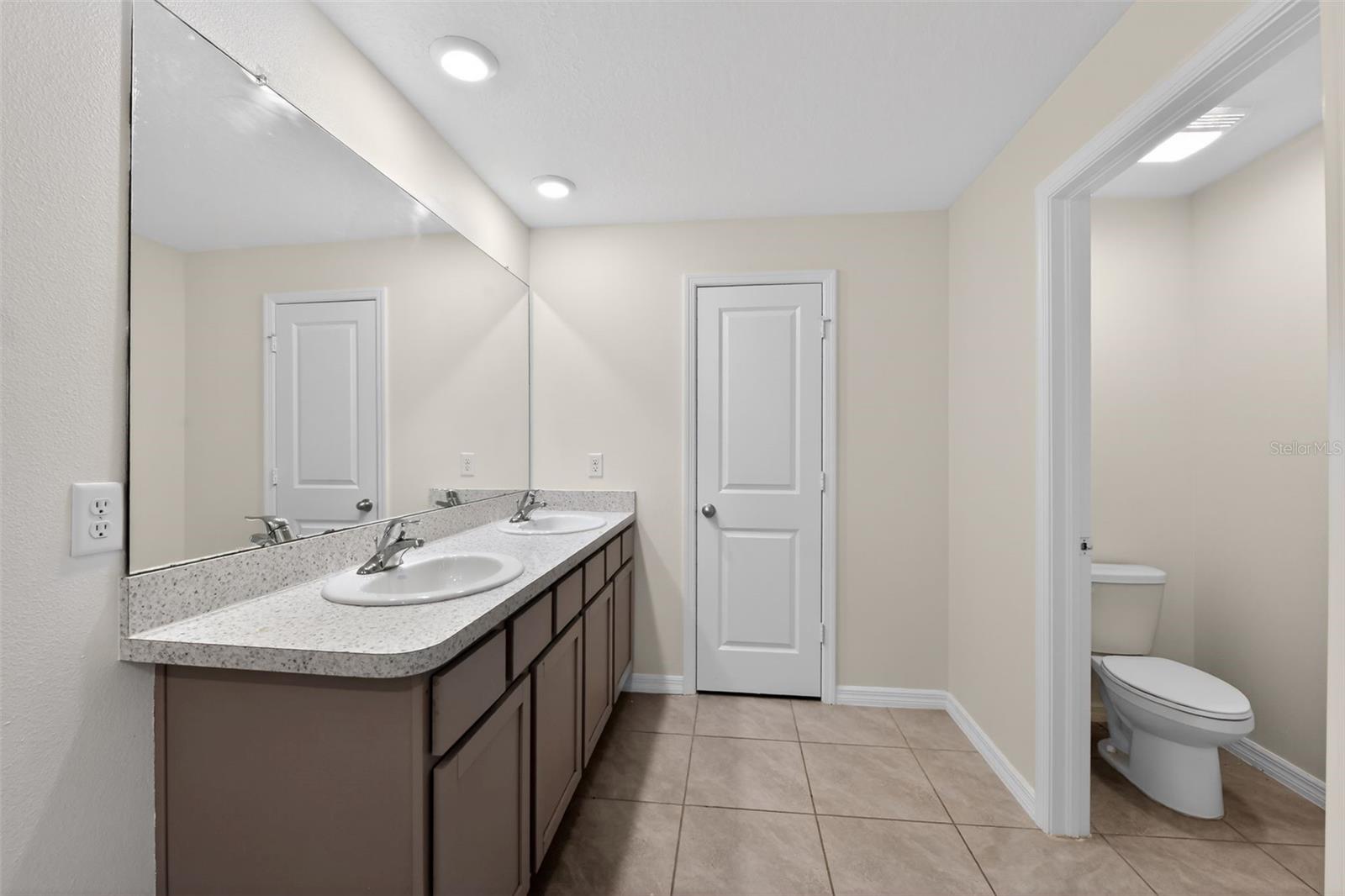 Image 18 of 19 For 439 Sunlit Coral Street