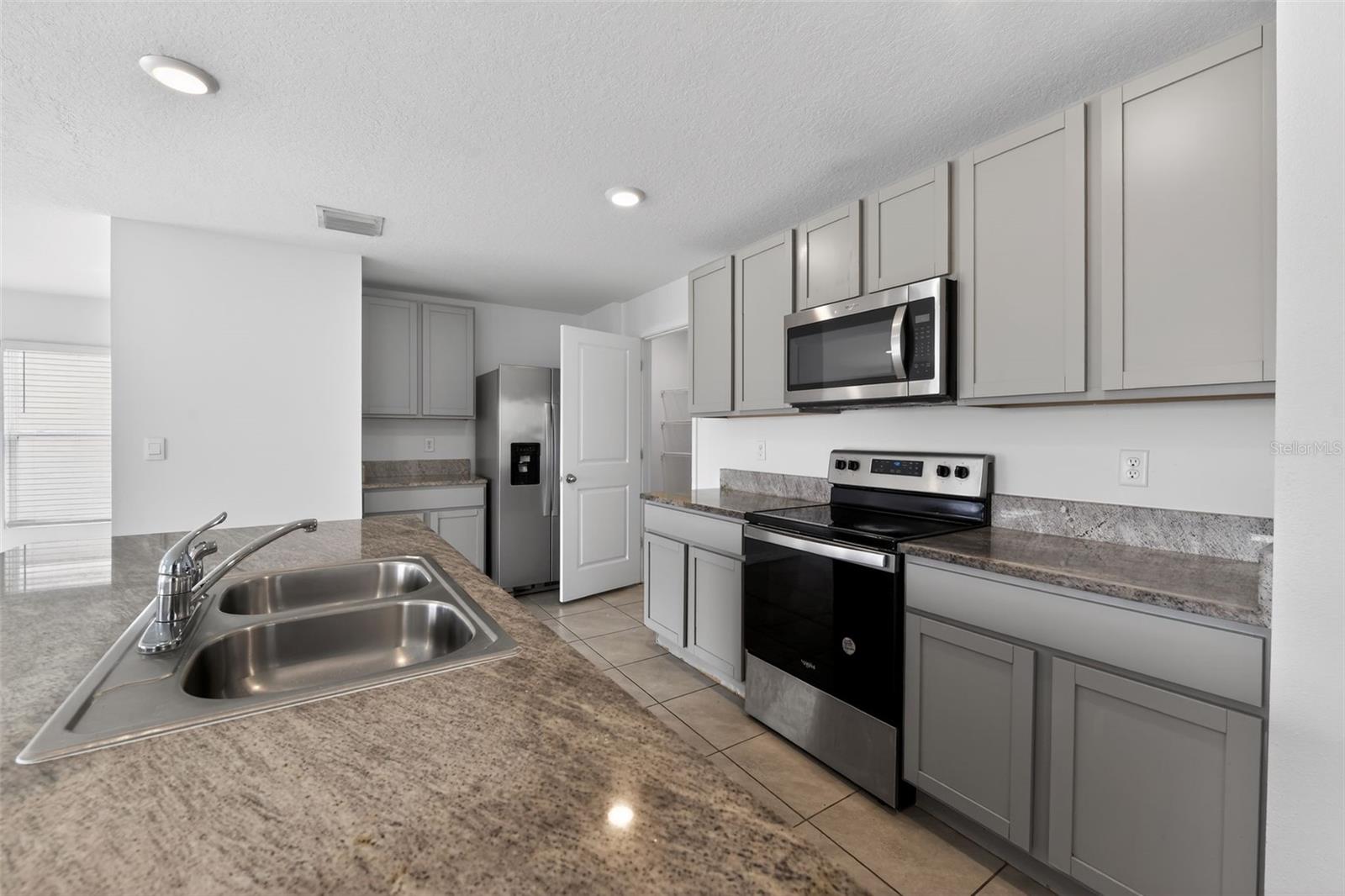 Image 3 of 19 For 439 Sunlit Coral Street