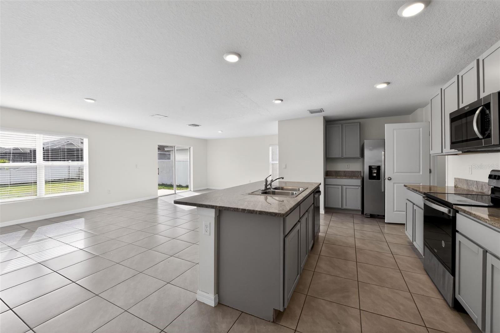 Image 4 of 19 For 439 Sunlit Coral Street