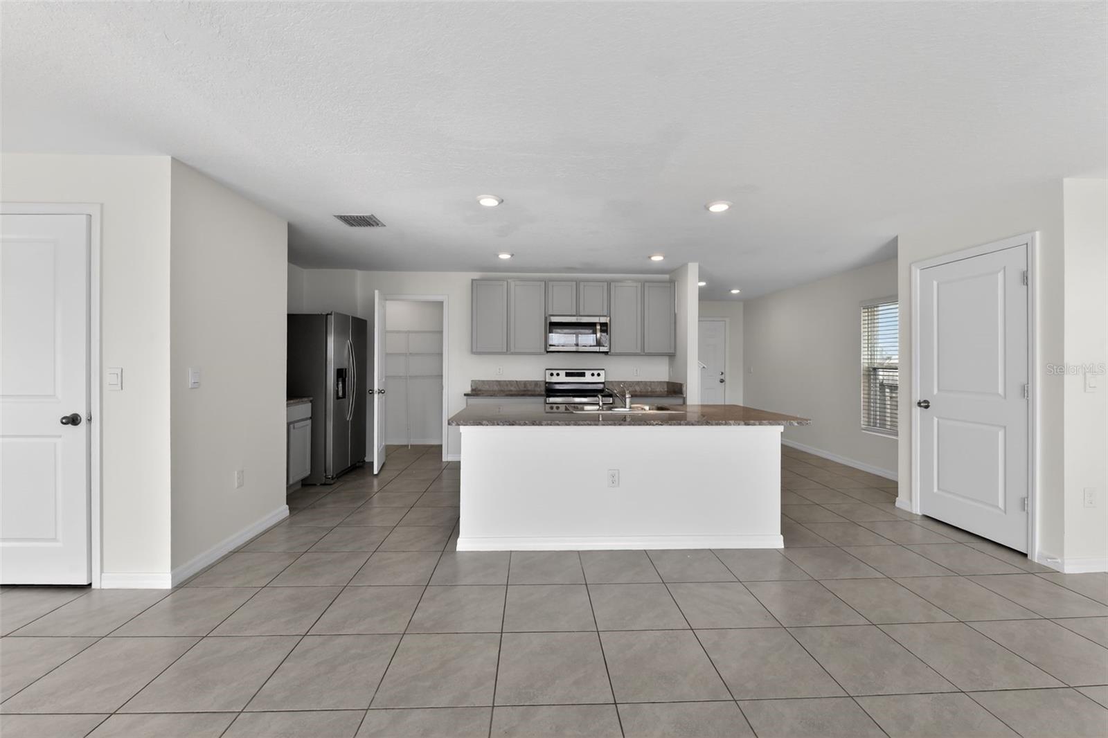 Image 5 of 19 For 439 Sunlit Coral Street