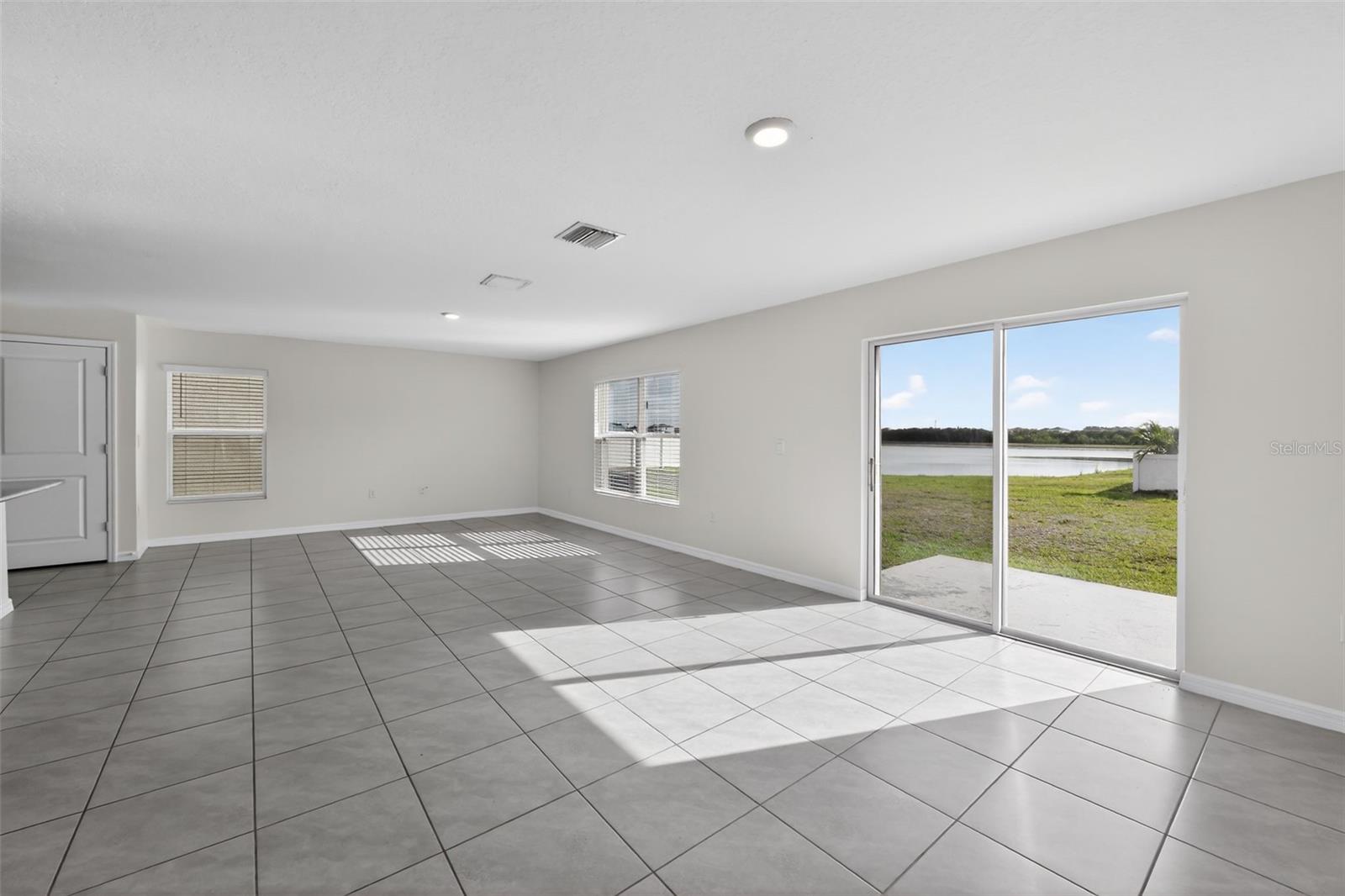 Image 7 of 19 For 439 Sunlit Coral Street