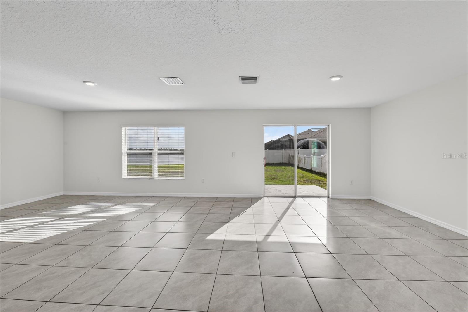 Image 8 of 19 For 439 Sunlit Coral Street