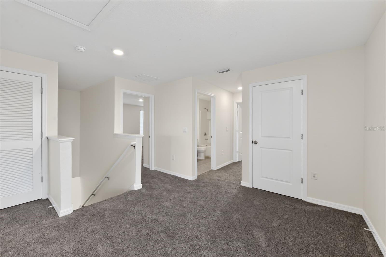 Image 9 of 19 For 439 Sunlit Coral Street