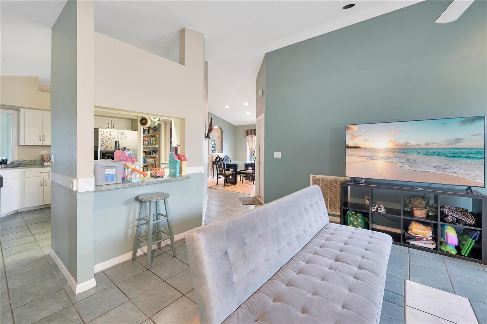 Image 10 of 31 For 523 Little Lake Court