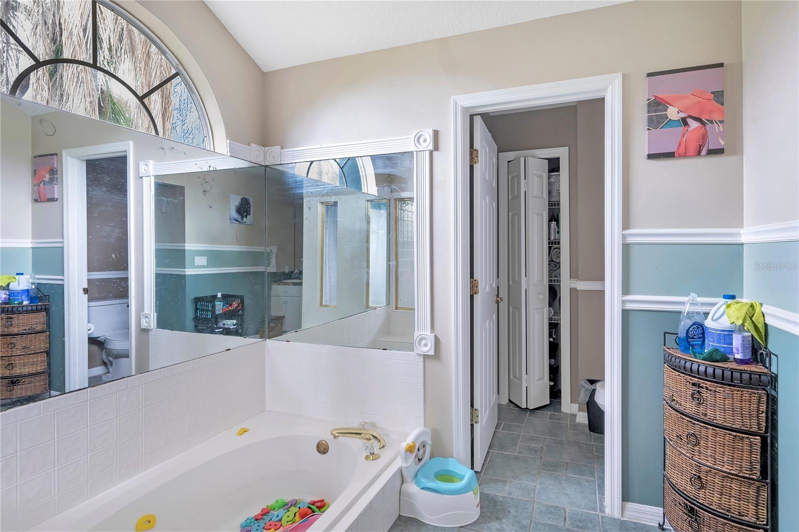 Image 22 of 31 For 523 Little Lake Court