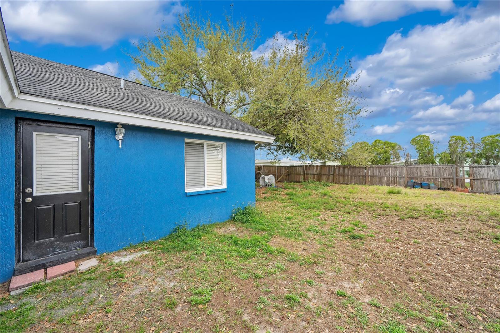 Image 25 of 31 For 523 Little Lake Court