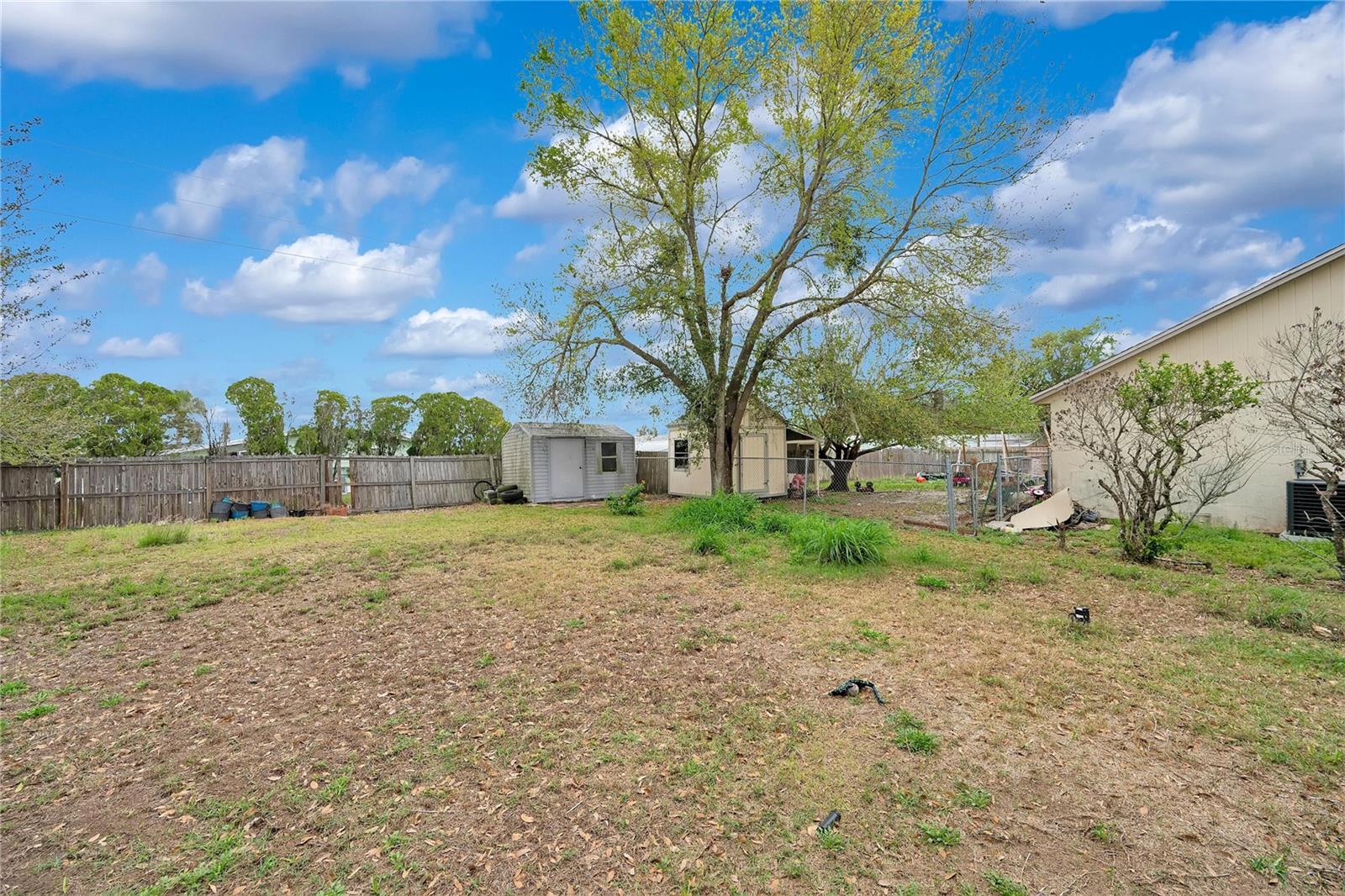 Image 26 of 31 For 523 Little Lake Court