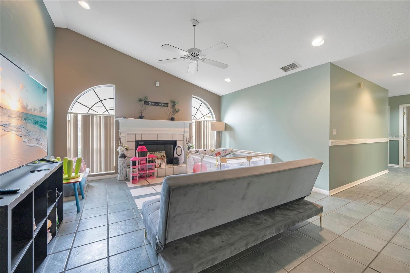 Image 9 of 31 For 523 Little Lake Court