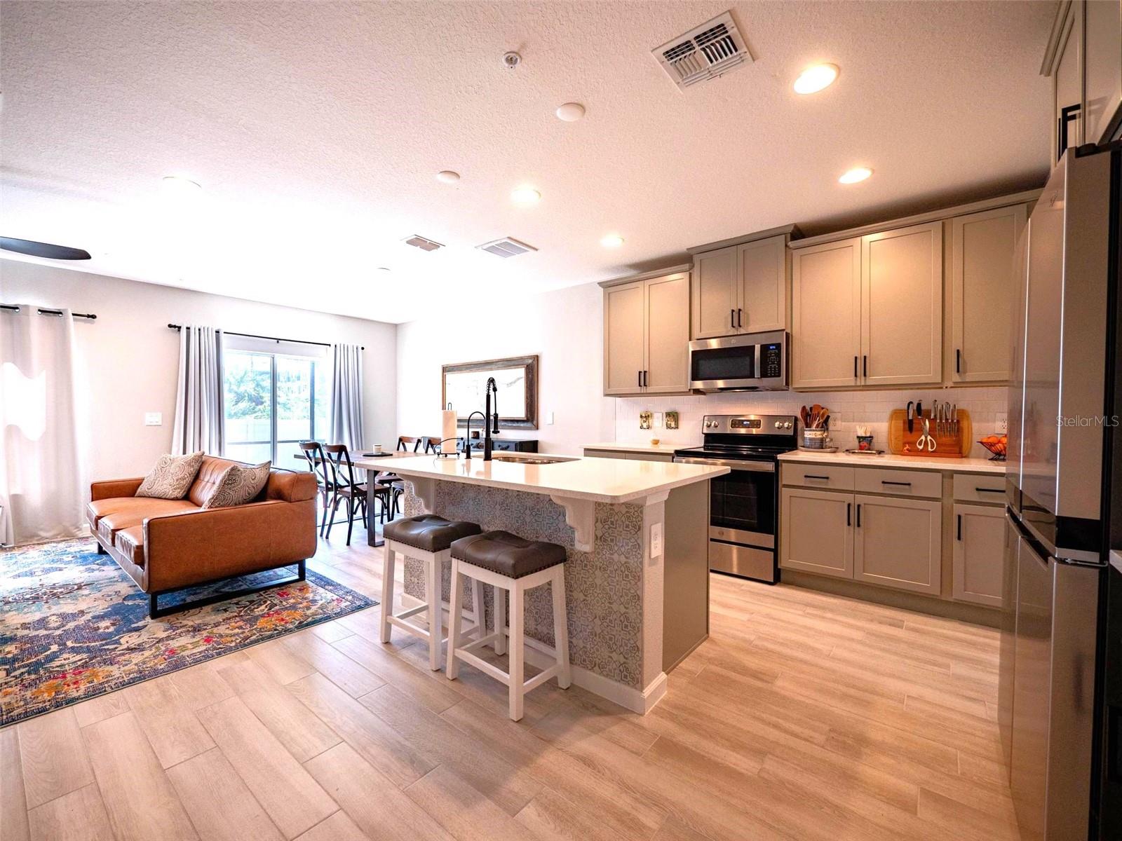 Image 4 of 34 For 391 Cape Honeysuckle Place