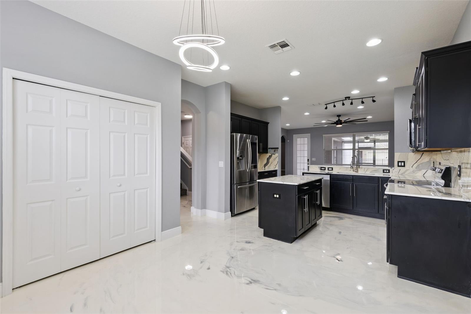 Image 5 of 33 For 1128 Alston Bay Boulevard