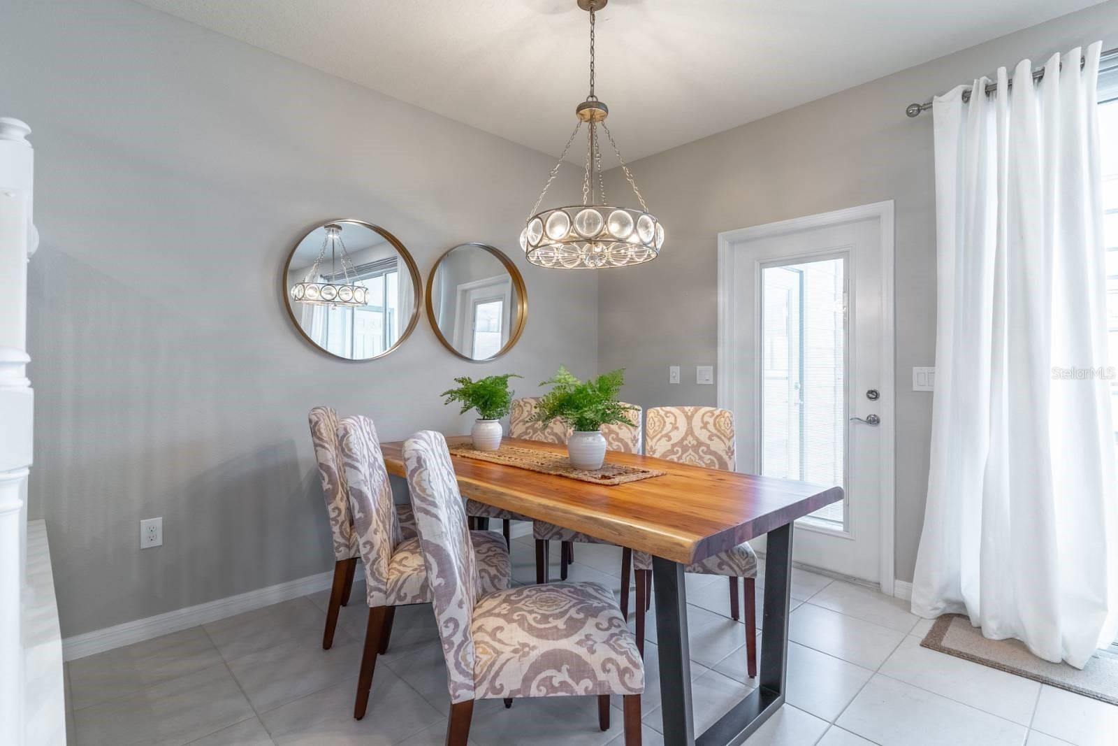 Image 14 of 56 For 886 Paradise Drive