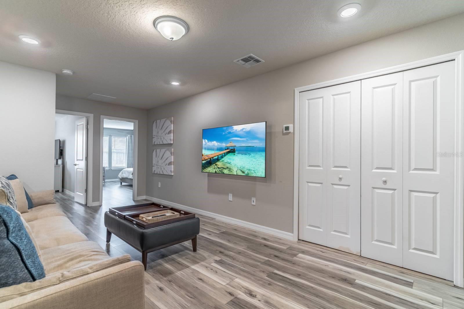 Image 16 of 56 For 886 Paradise Drive