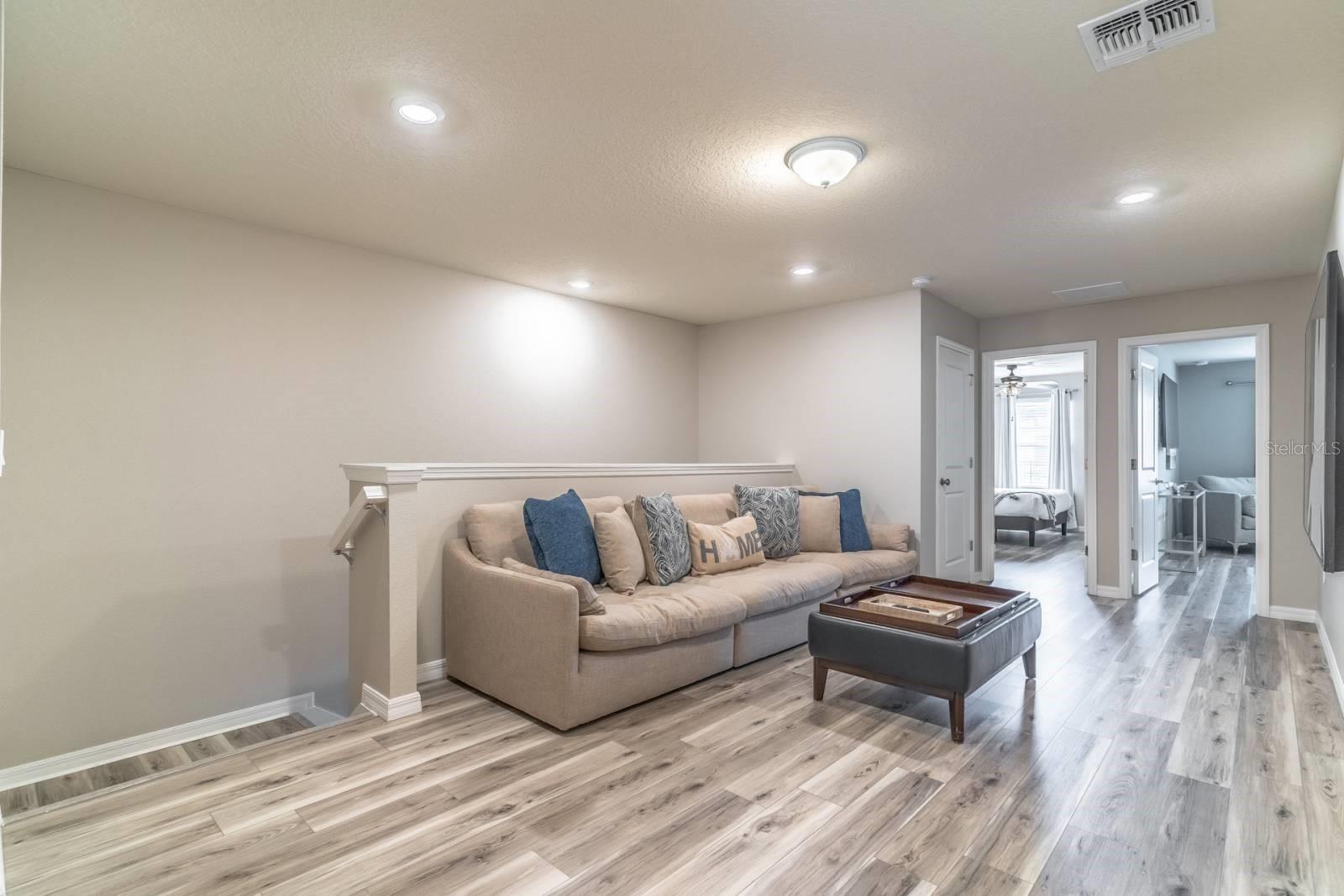 Image 17 of 56 For 886 Paradise Drive