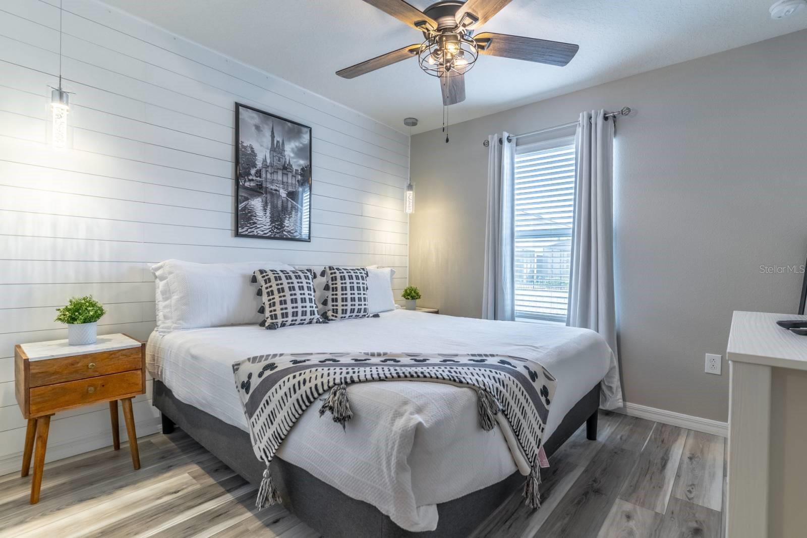 Image 21 of 56 For 886 Paradise Drive