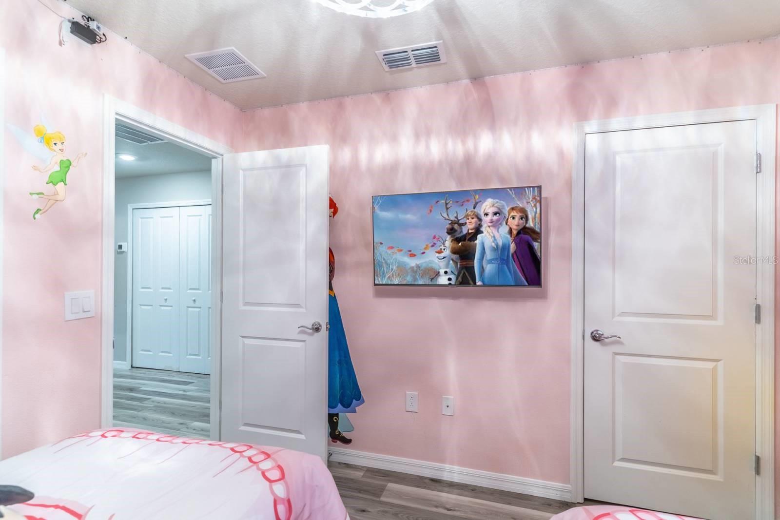 Image 26 of 56 For 886 Paradise Drive