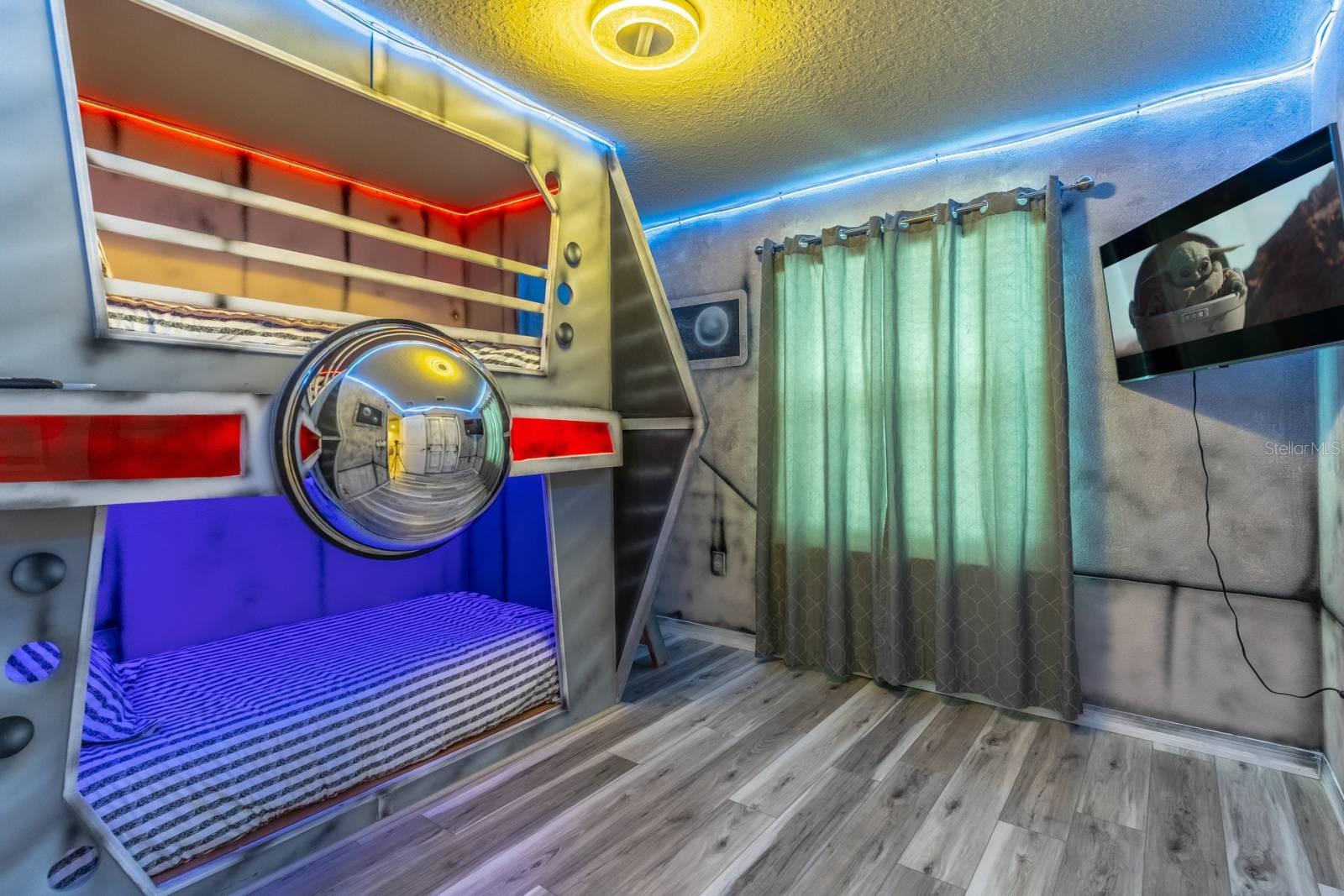 Image 28 of 56 For 886 Paradise Drive