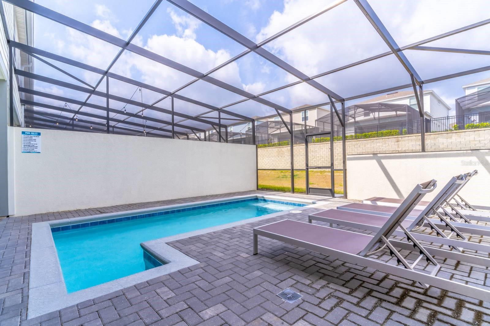 Image 33 of 56 For 886 Paradise Drive