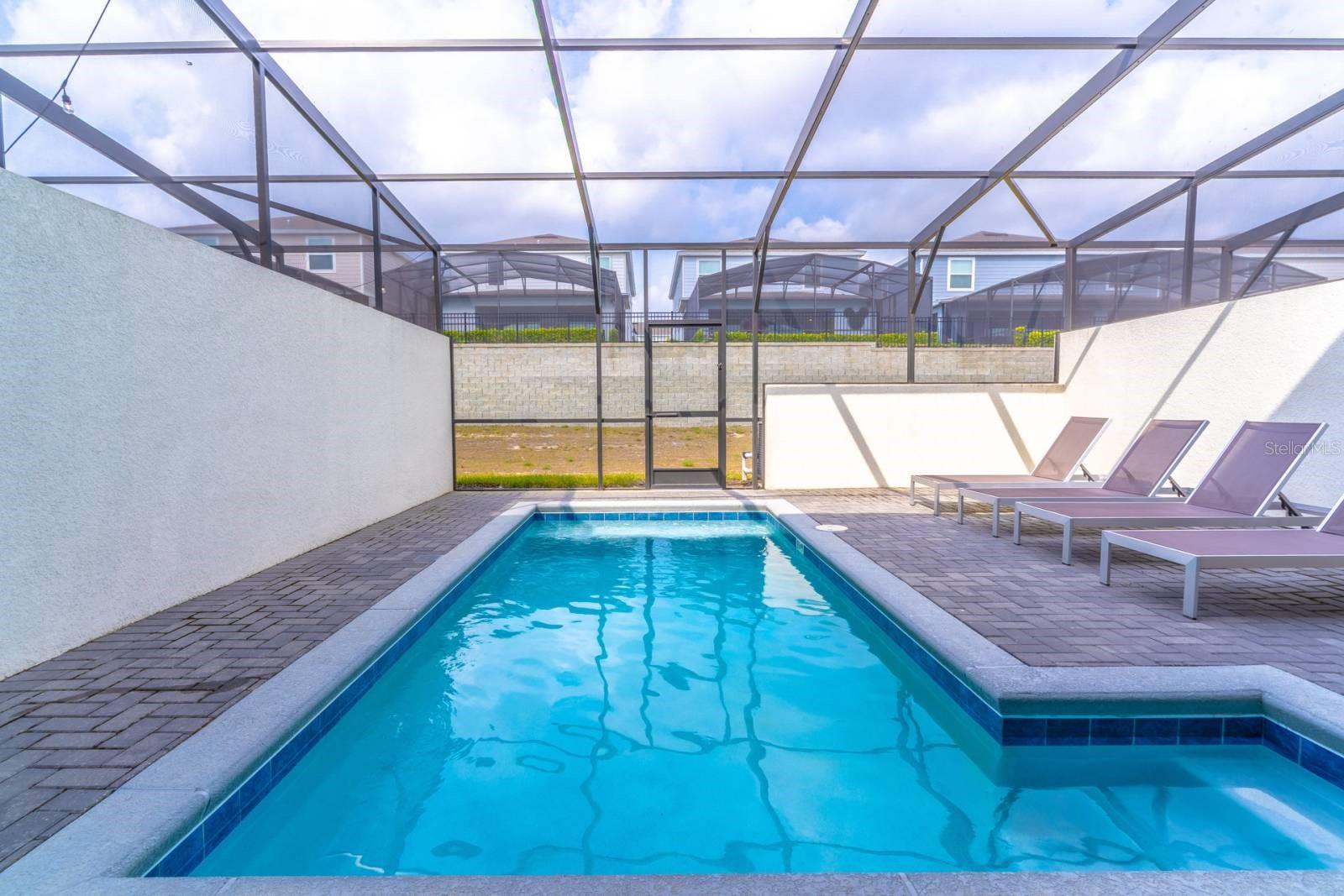 Image 35 of 56 For 886 Paradise Drive