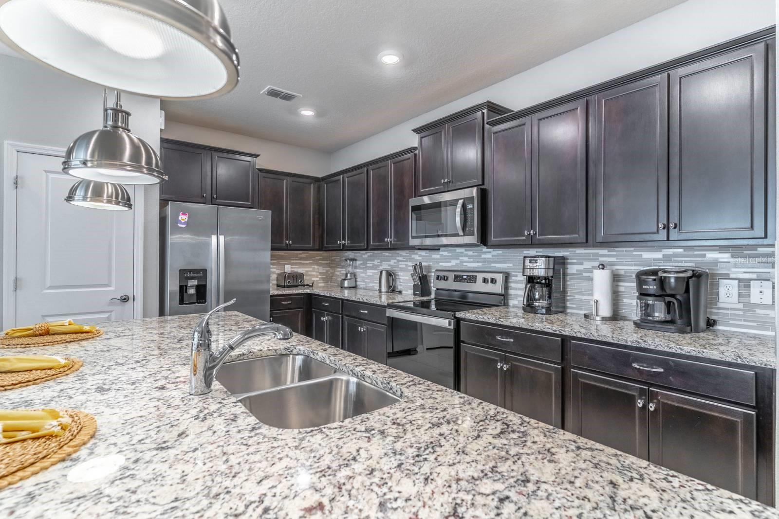 Image 9 of 56 For 886 Paradise Drive