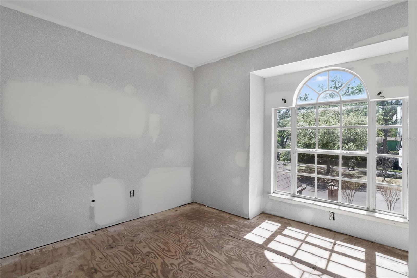 Image 4 of 35 For 902 Lingo Court