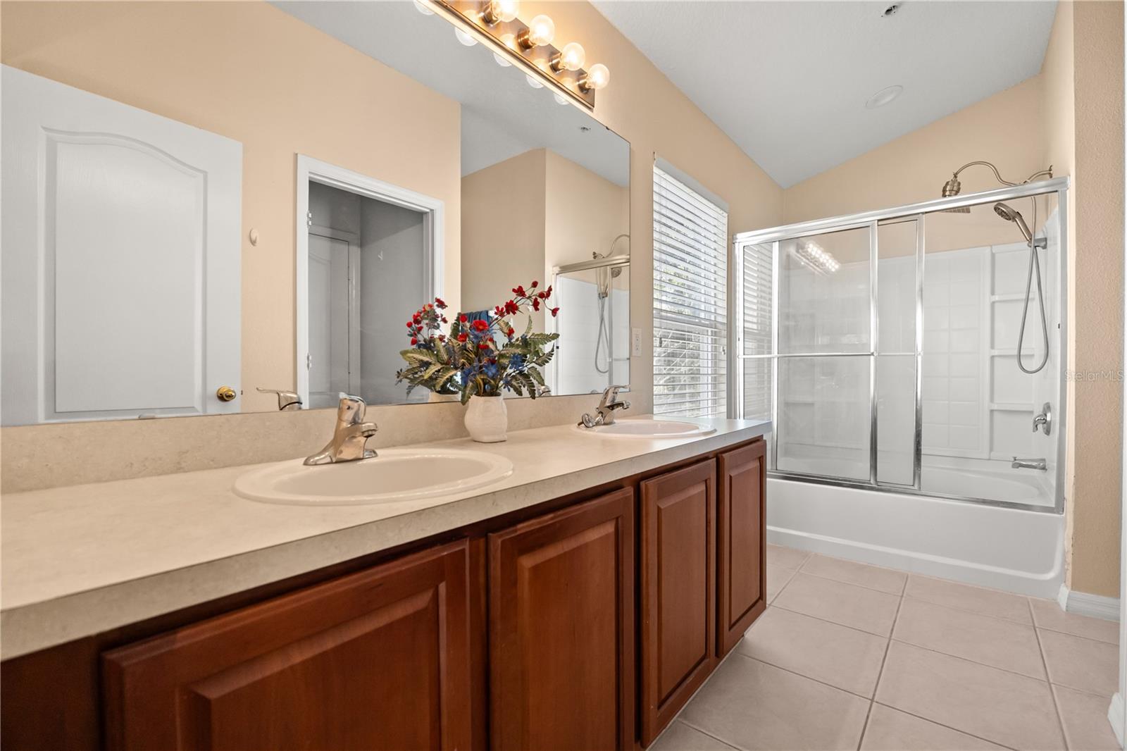 Image 15 of 26 For 2210 San Jacinto Circle