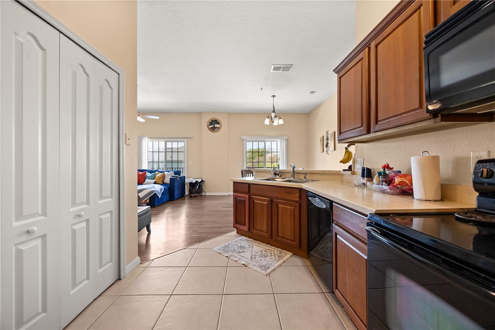 Image 9 of 26 For 2210 San Jacinto Circle